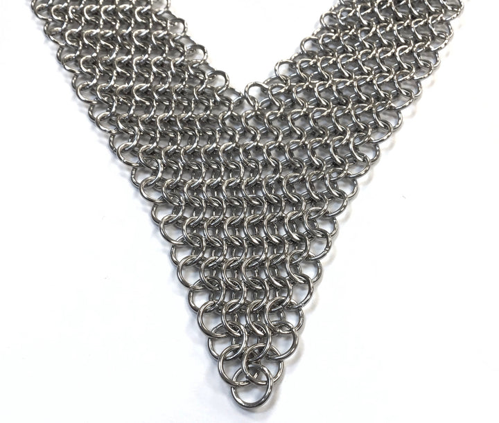 CHAIN MAILLE NECKLACE | European V Necklace image 3